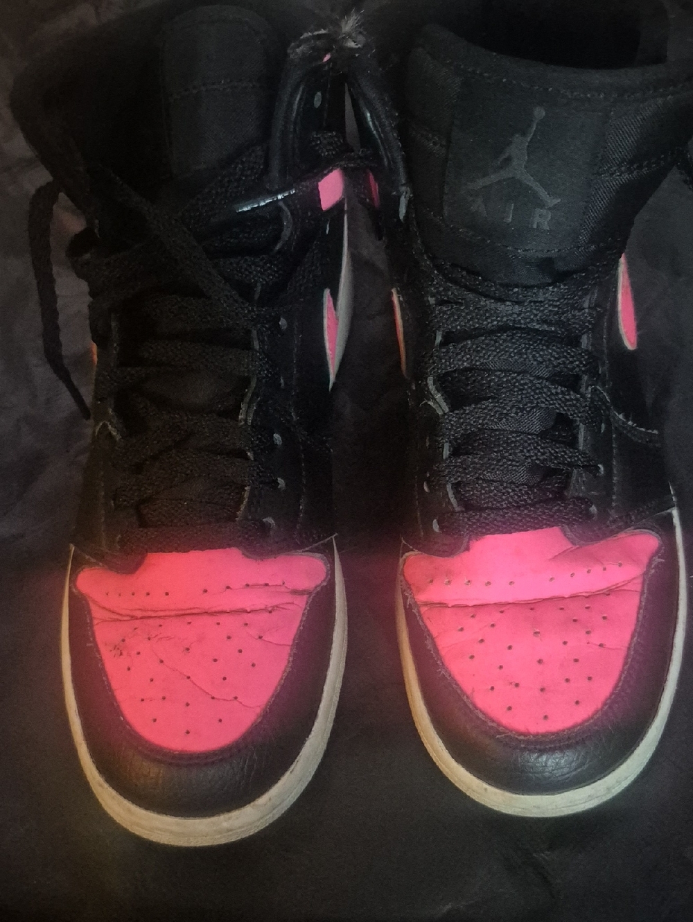 Jordan 1 Retro Vivid Pink Mid-Top Sneakers